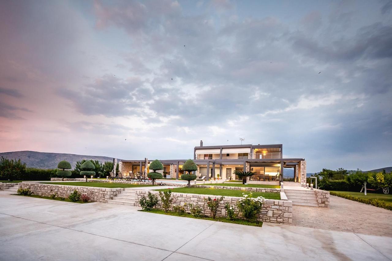Gravaris House *